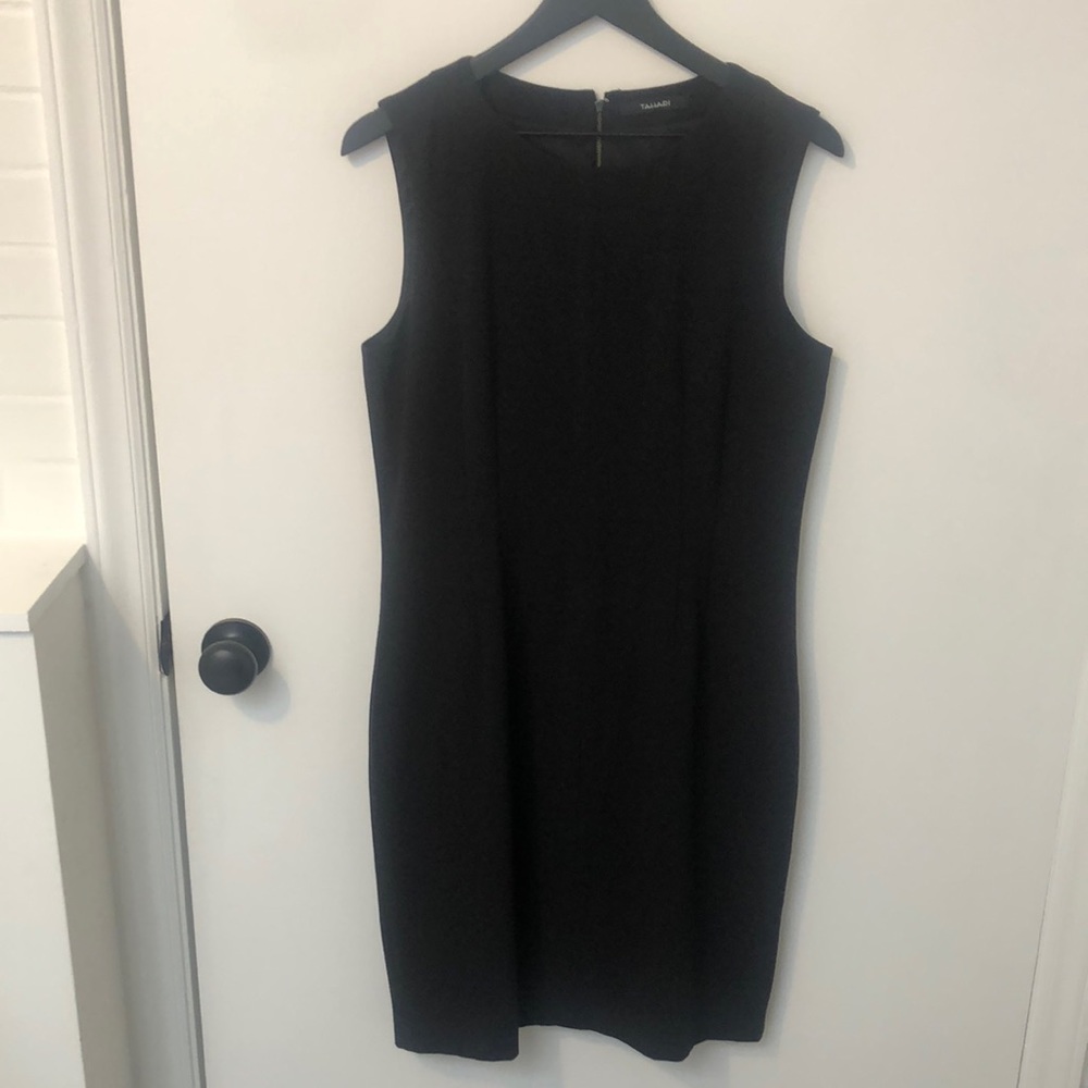 TAHARI Black Sleeveless Shift Dress Size 10